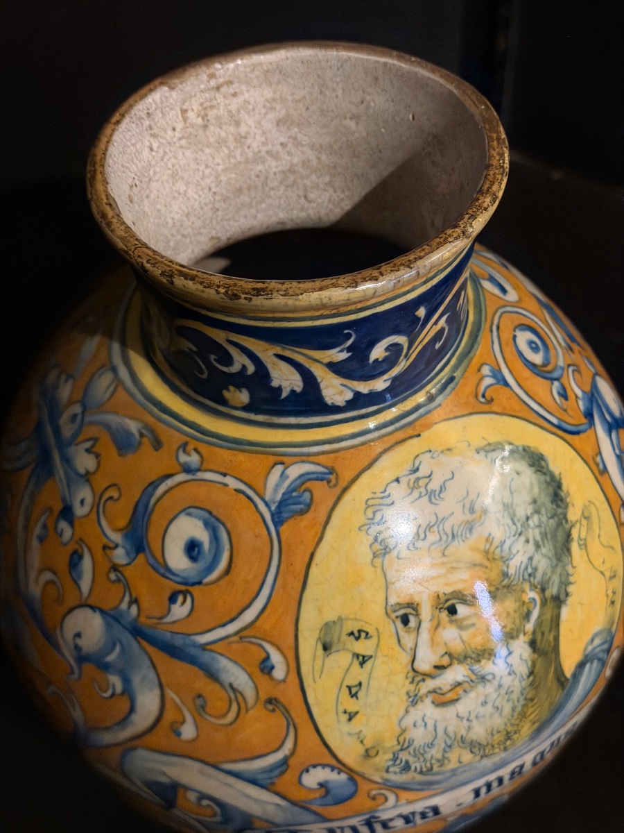 Raro vaso in maiolica di Faenza a decorazione policroma, XVI secolo-photo-2