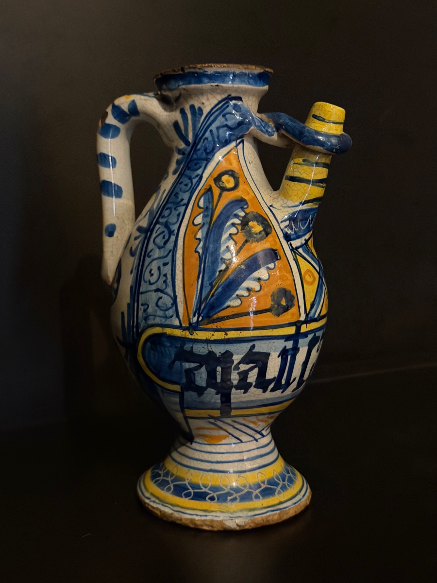 Boccale in maiolica policroma di Siena, XV secolo