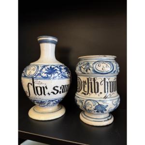 Coppia composta da bottiglia e albarello in maiolica veneta, XVIII secolo