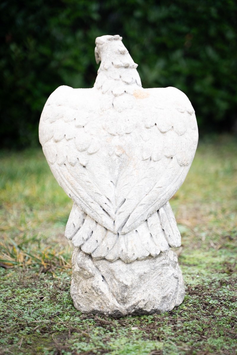 Statua in pietra di vicenza rappresentante un’aquila-photo-3