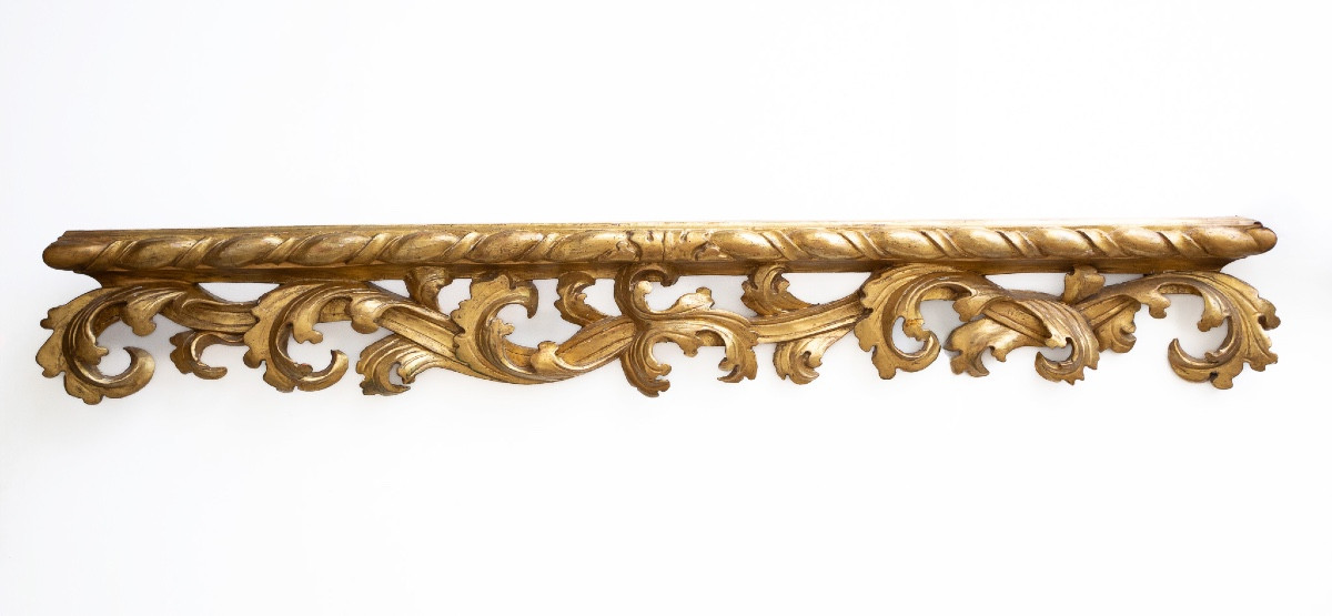 Antico fregio ornamentale in legno dorato