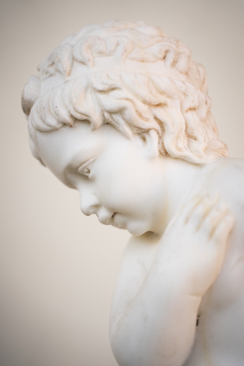 Coppia di putti allegorici in marmo di Carrara – XIX secolo-photo-1