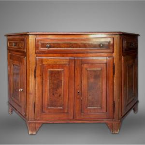 Grande credenza scantonata in noce