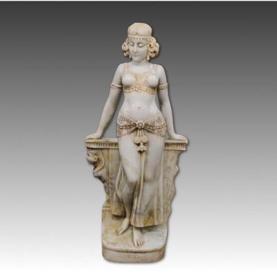 Sculpture de odalisque en marbre Art Déco