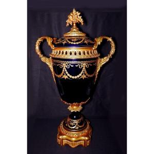 Covered Vase In Porcelain And Gilt Bronze Mount 19th