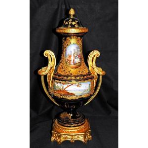 Covered Vase In Porcelain Mounted In Gilt Bronze 19th