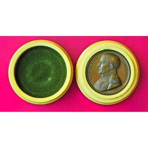 Medal Of The Memorial Of Saint Helena Bronze 19th In Its Box