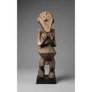 Statue Manbila Cameroun-nigeria