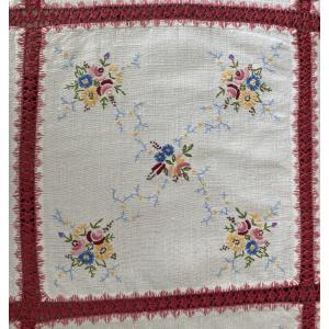 Embroidered Linen Tablecloth Decorated With Bouquets Of Flowers 19th