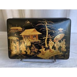 Chinese Box Made Of Boiled And Lacquered Cardboard With Gold Decoration – 19th Century