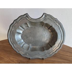 20th Century Chiseled Pewter Shaving Or Barber's Dish