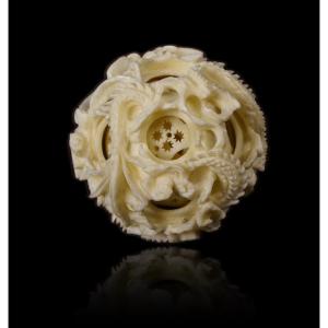 Canton Ball Decorated With Two Intertwined Dragons With 5 Nesting Balls