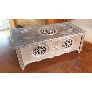 Finely Carved Cigar Or Jewelry Box - Breton Style - 20th Century