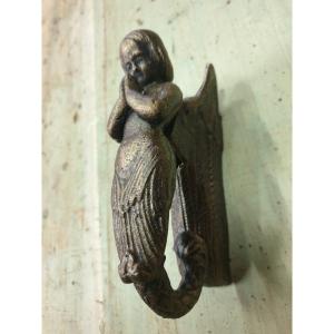 Ravissant Petit Heurtoir Sirène Ou Angelot En Fonte Couleur Bronze - XXè