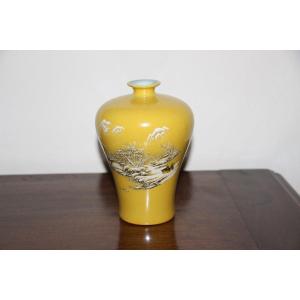 Chinese Porcelain Vase