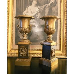 Pair Of Medici Vases In Patinated Bronze Circa 1820 Ht 35 Cm