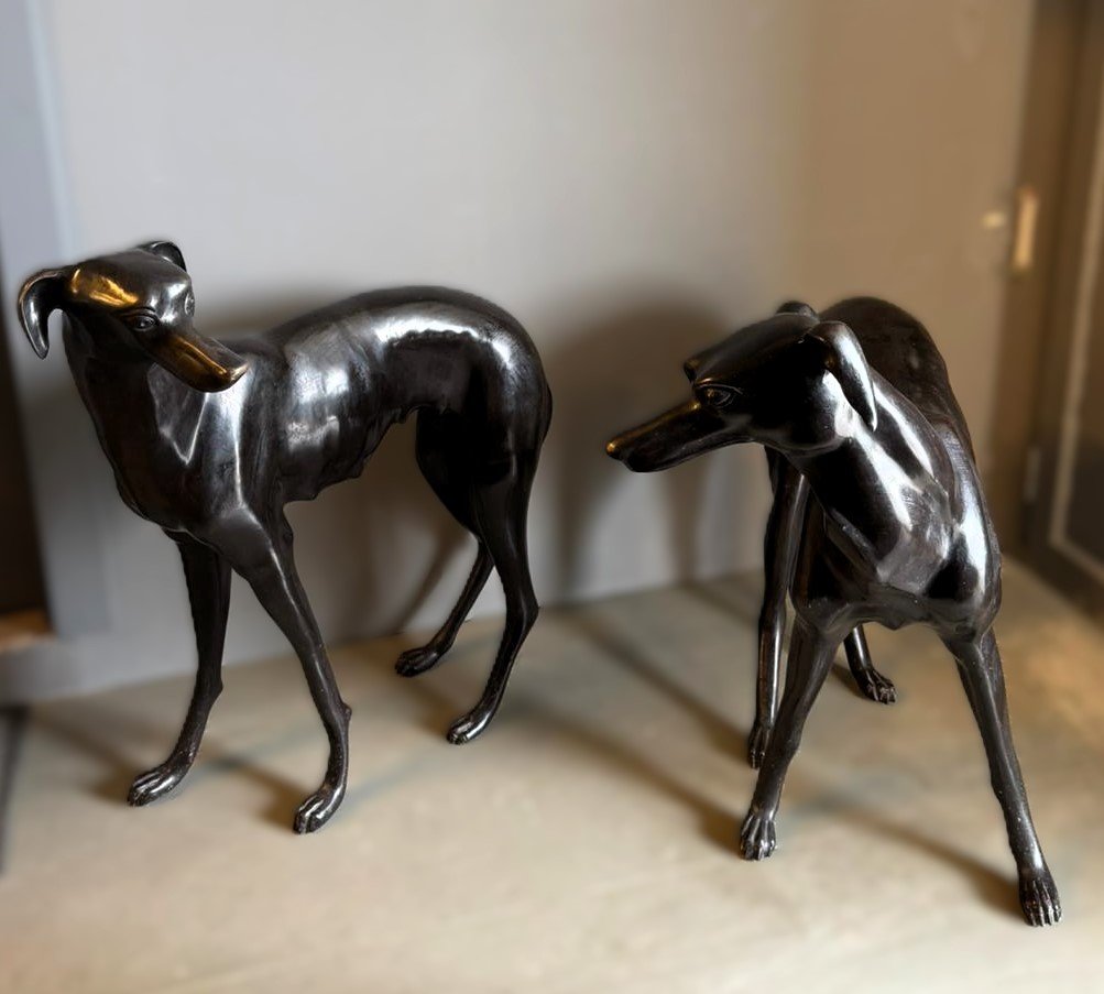 Coppia di sculture in bronzo raffiguranti levrieri -photo-2
