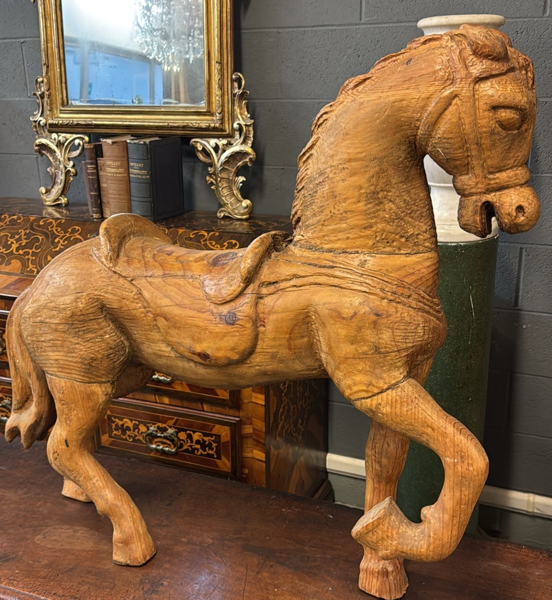 Antico cavallo da giostra