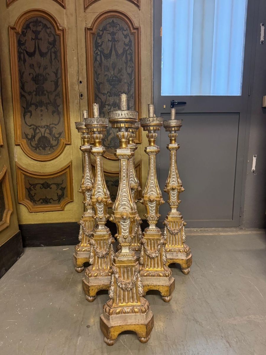 Set di 6 torciere in legno argentato e dorato.-photo-4
