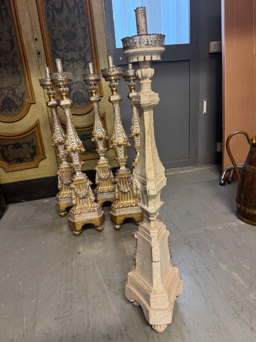 Set di 6 torciere in legno argentato e dorato.-photo-1