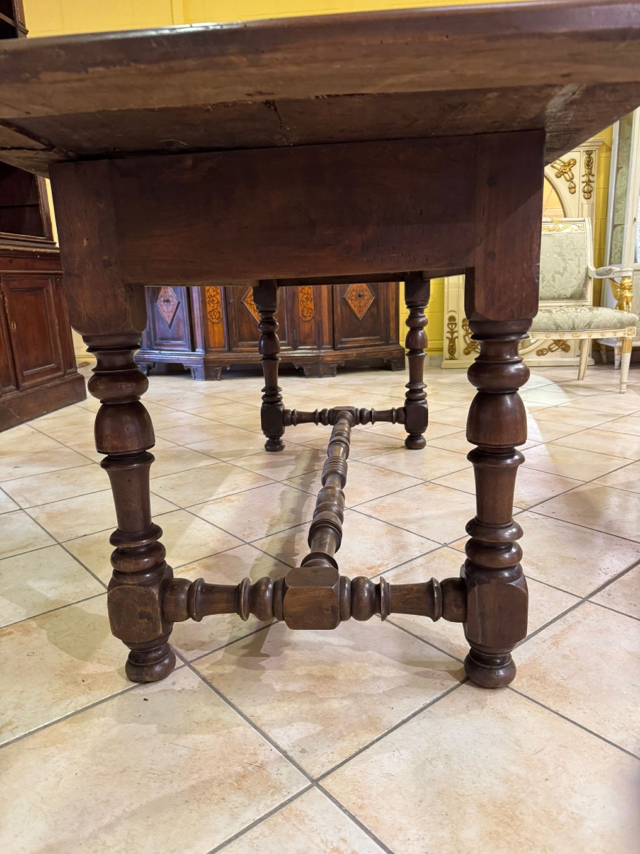 Tavolo in noce-photo-2