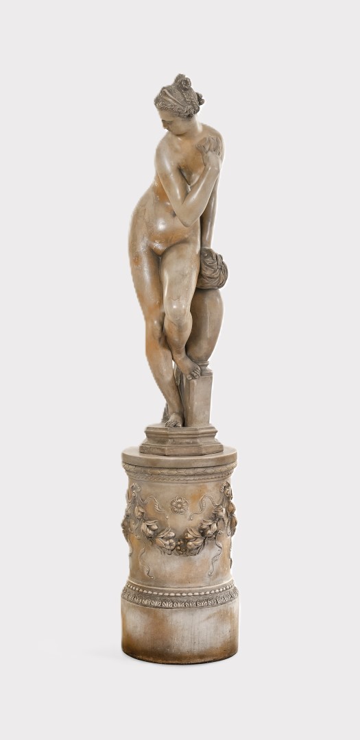 Scultura in terracotta dipinta raffigurante Venere
