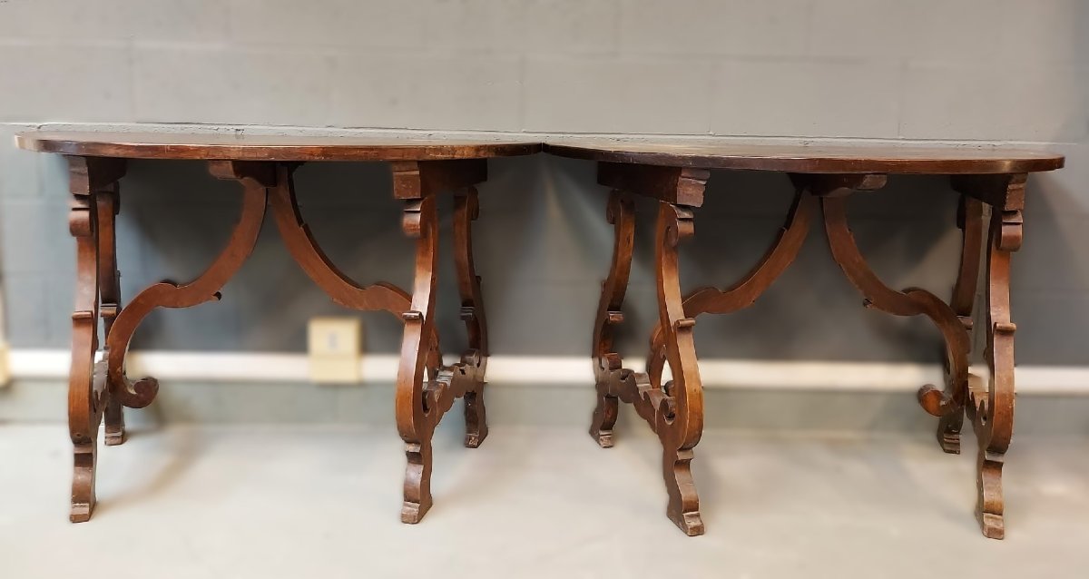 Coppia di consoles a mezzaluna-photo-1