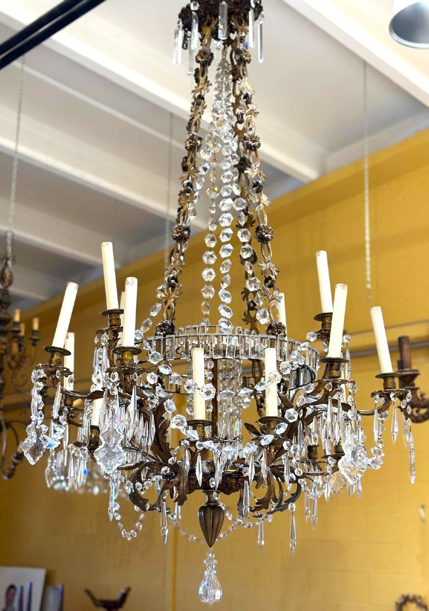 Lampadario in bronzo dorato e cristallo