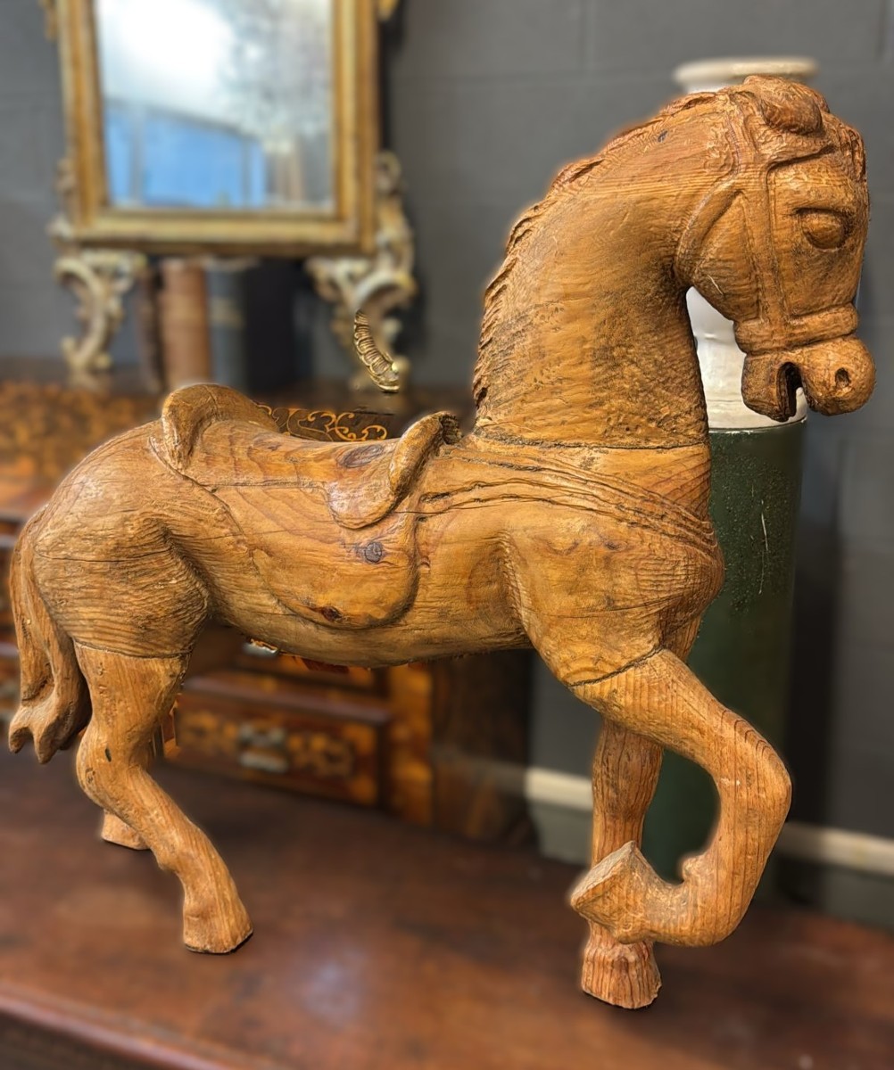 Antico cavallo da giostra