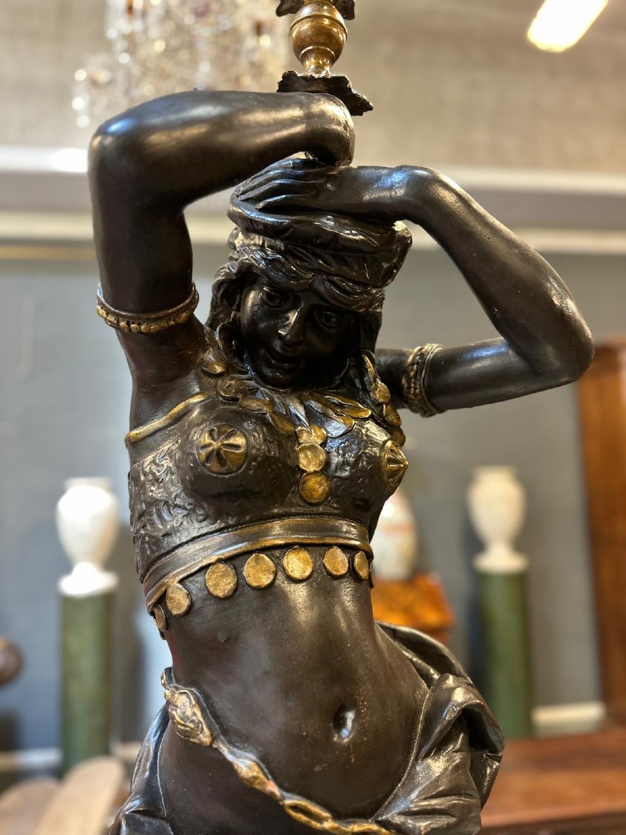 Scultura raffigurante Odaliscca  Francia, XIX secolo  