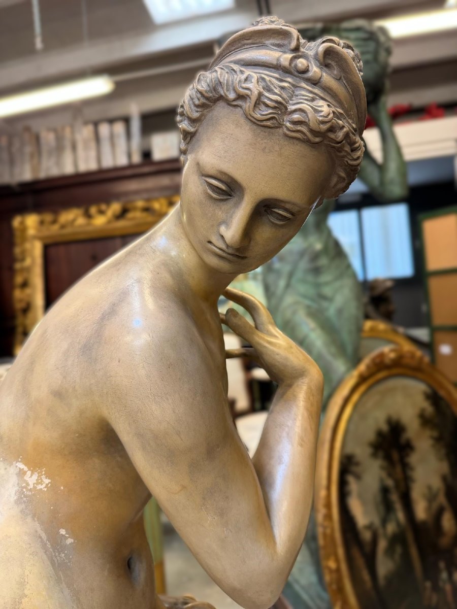 Scultura in terracotta dipinta raffigurante Venere-photo-2