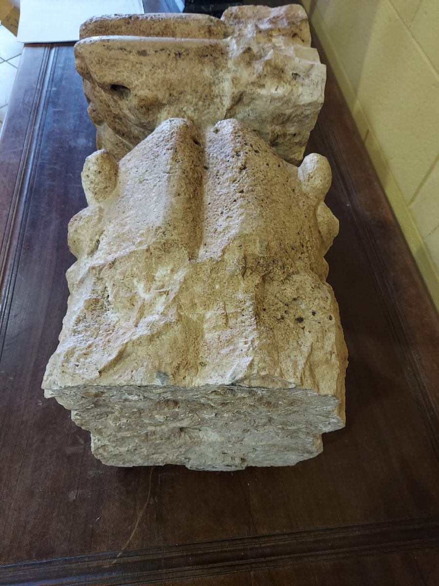 Mascheroni scolpiti in pietra calcarea -photo-3