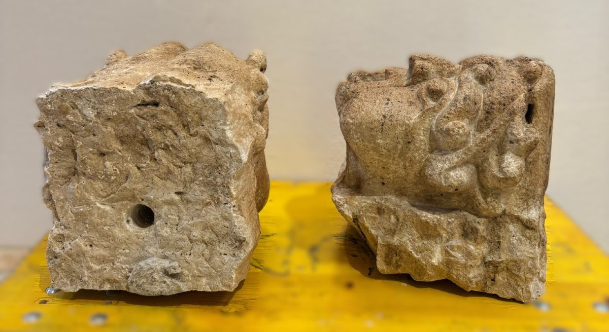 Mascheroni scolpiti in pietra calcarea -photo-5