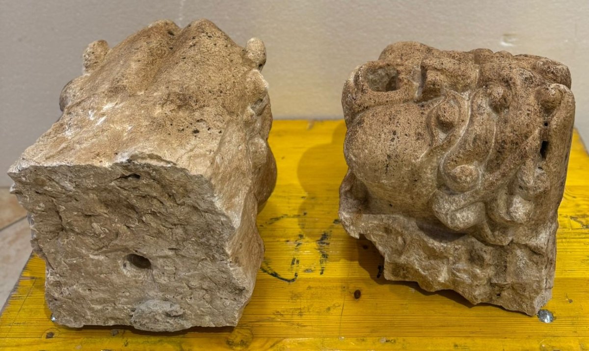 Mascheroni scolpiti in pietra calcarea -photo-6