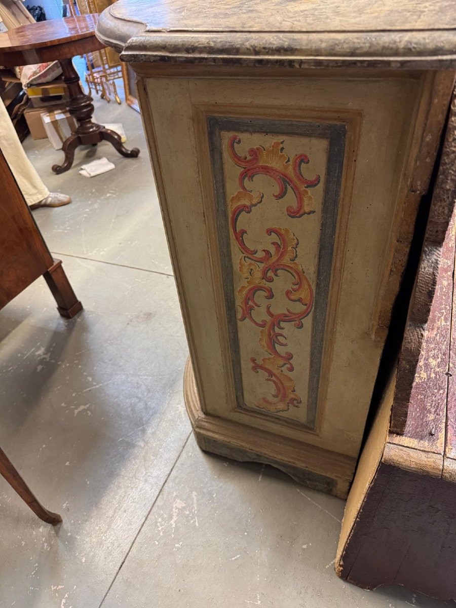 Credenza antica in legno dipinto-photo-1