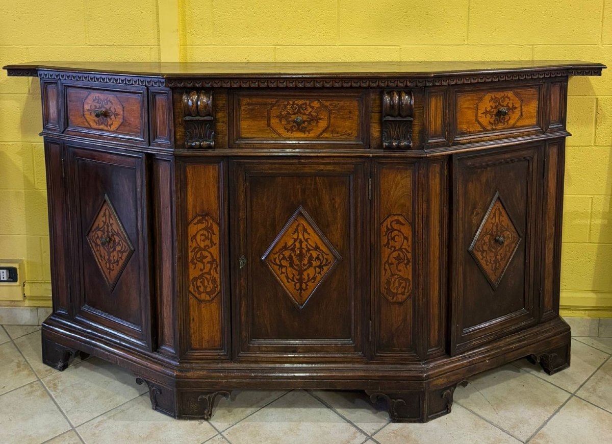 Credenza in stile rinascimentale 