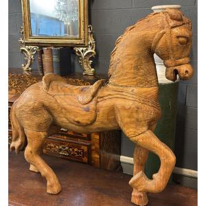 Antico cavallo da giostra