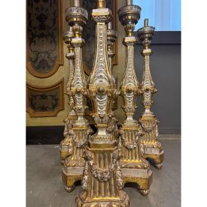 Set di 6 torciere in legno argentato e dorato.
