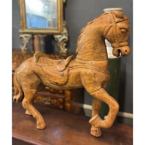 Antico cavallo da giostra