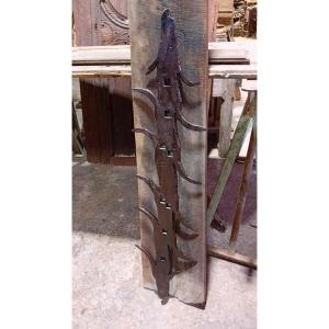 Imposing 17th-century Wrought-iron Defense, Large Cat Evisceration