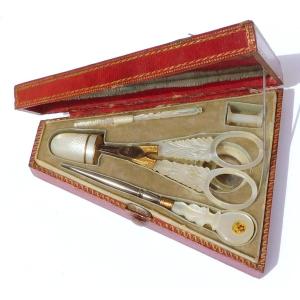 Sewing Kit In Mother-of-pearl 19th Century Restoration Palais Royal