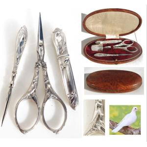 Art Nouveau Silver Sewing Kit With Pigeons Late 19th Early 20th Century