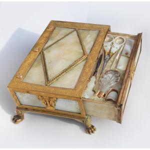 Sewing Kit In A Mother-of-pearl Box, Palais Royal, Early 19th Century, With Scissors, Serger, And Case. 
