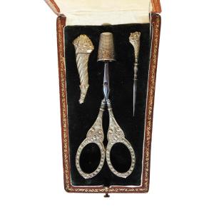 Late 19th Century Silver-gilt Sewing Kit With Cornucopia Motif
