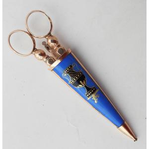 9-carat Gold Enamel Case, Gold Scissors, Sewing Kit, Palais Royal