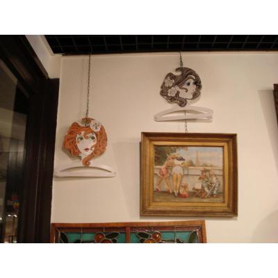 2 Hangers Plastic Year70