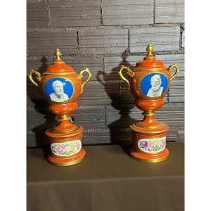 Important Pair Of Pharmacy Jars In Perfect Condition Including One Restored