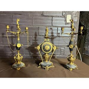 Fireplace Trim With 19th Century Wader Decor 