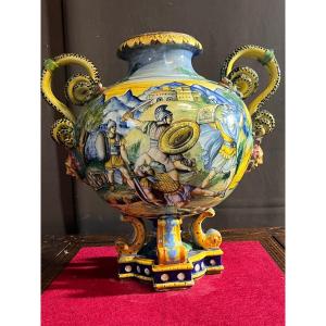 Important Majolica Vase 
