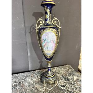 Important Sèvres Vase To Be Restored (height:71cm)